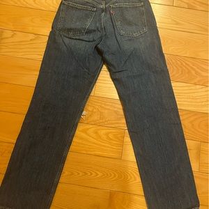 Pair of excellent condition Levi’s jeans! Smoke free pet friendly home